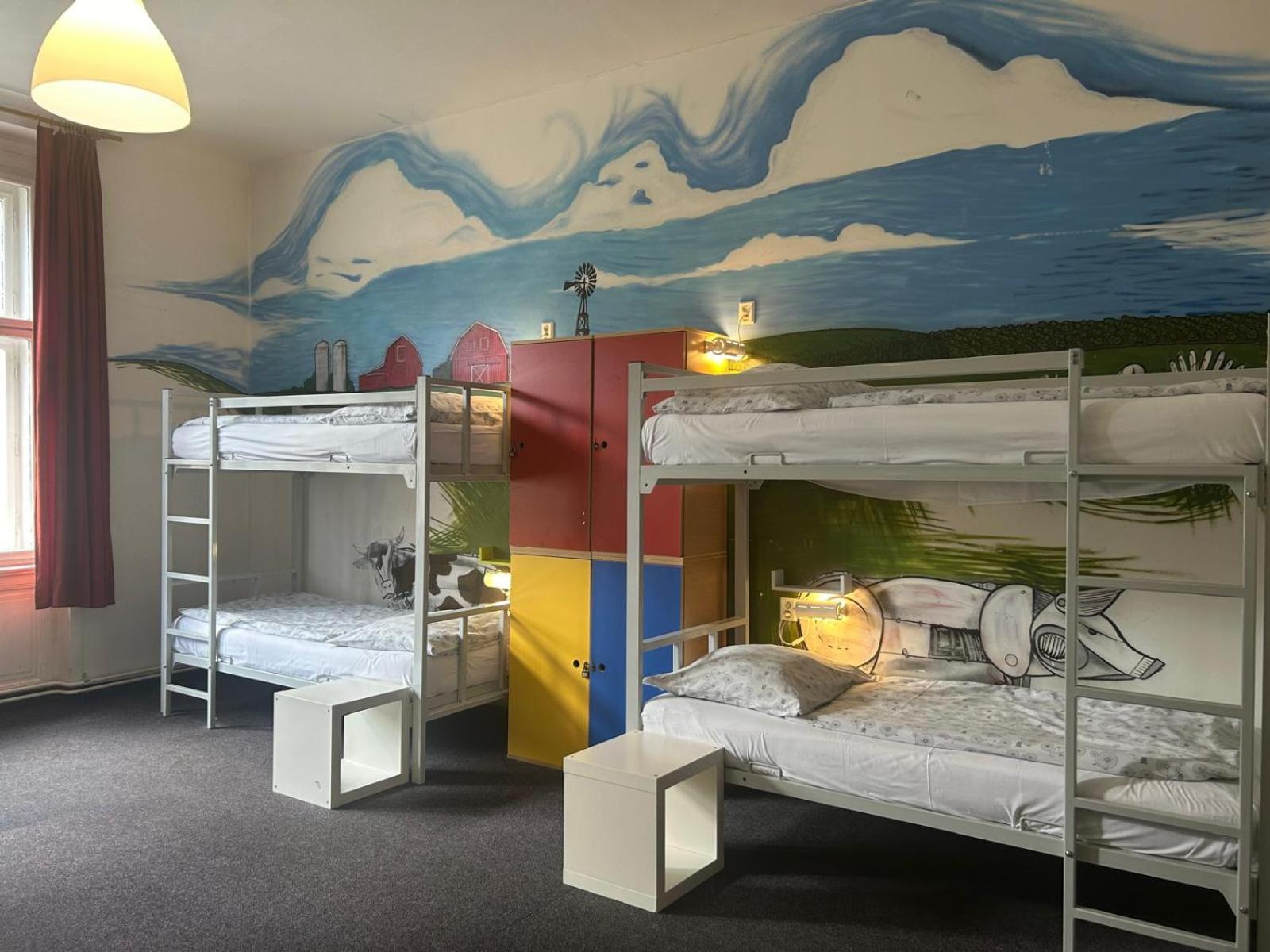Hostel Downtown Прага Екстериор снимка