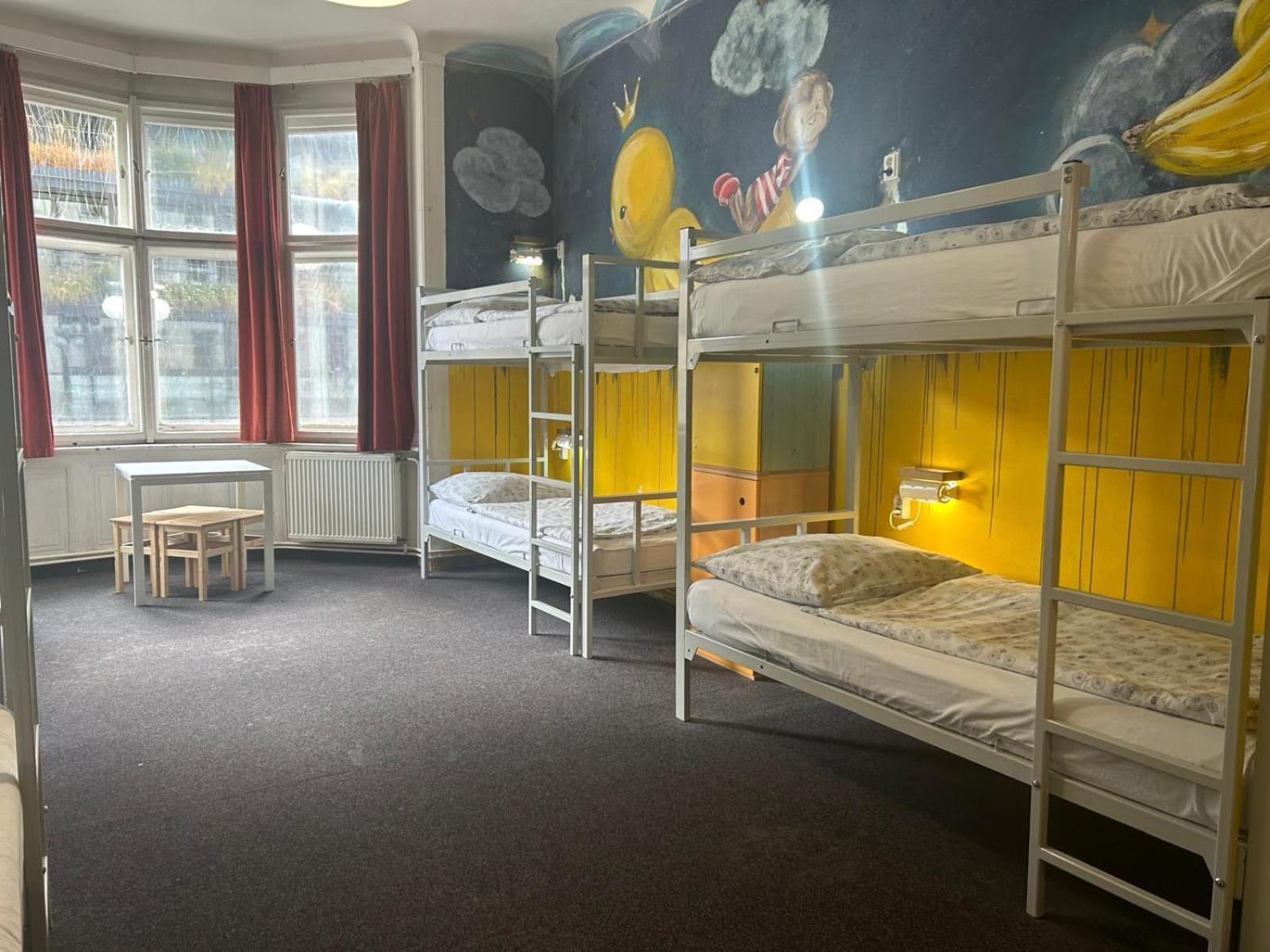 Hostel Downtown Прага Екстериор снимка
