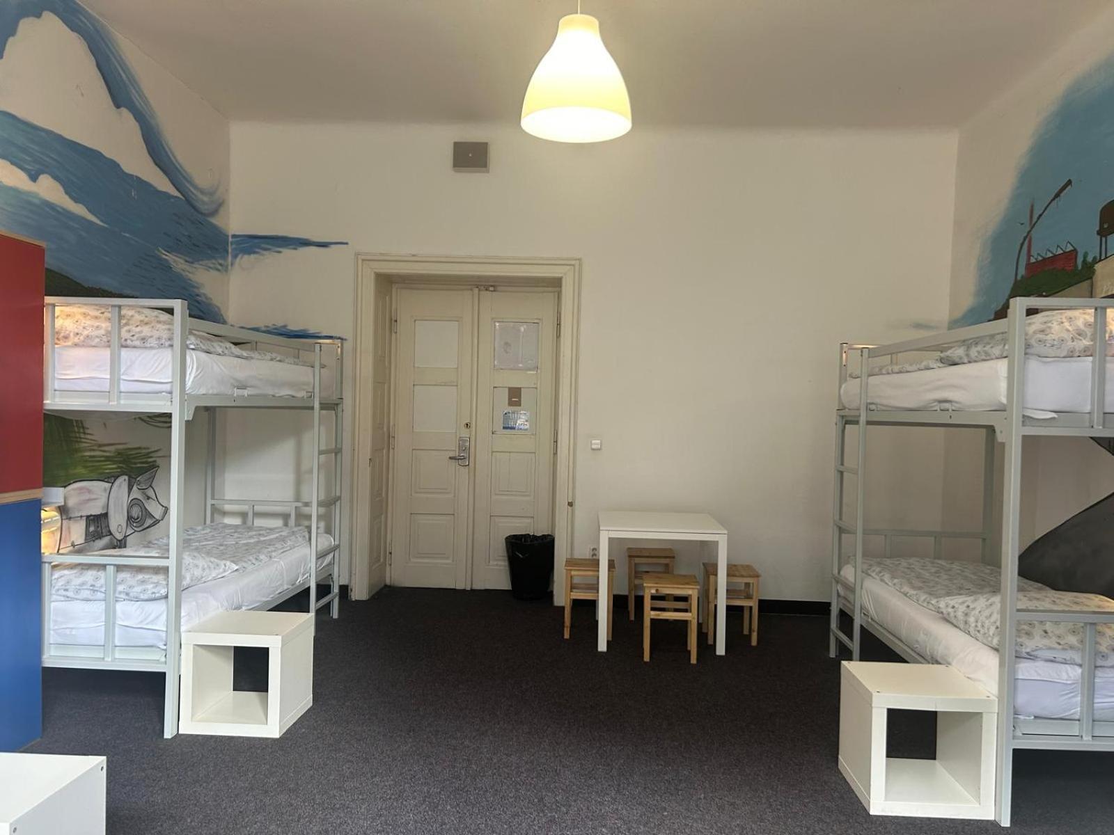 Hostel Downtown Прага Екстериор снимка
