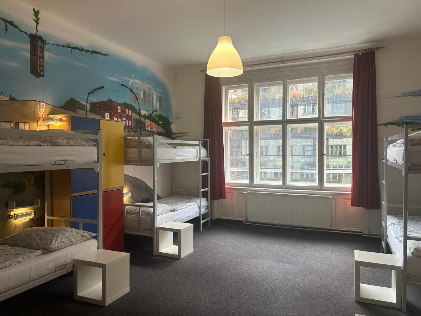 Hostel Downtown Прага Екстериор снимка