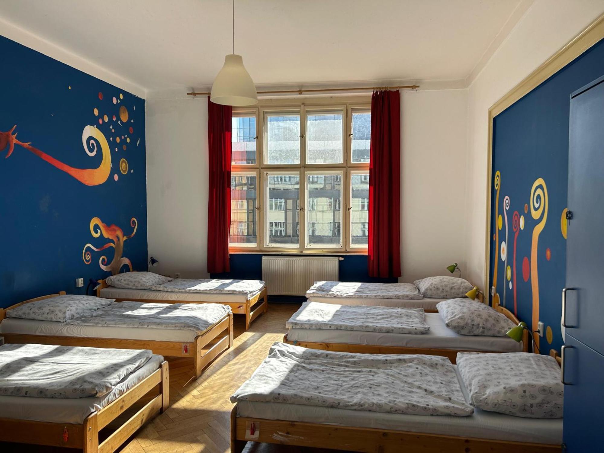 Hostel Downtown Прага Екстериор снимка