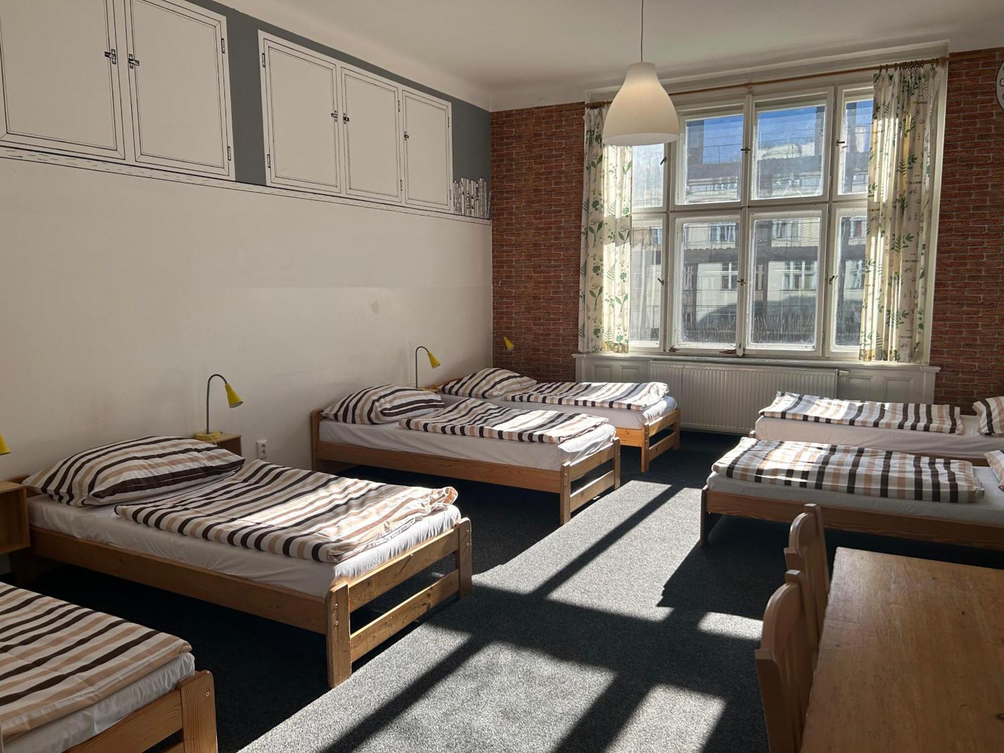Hostel Downtown Прага Екстериор снимка