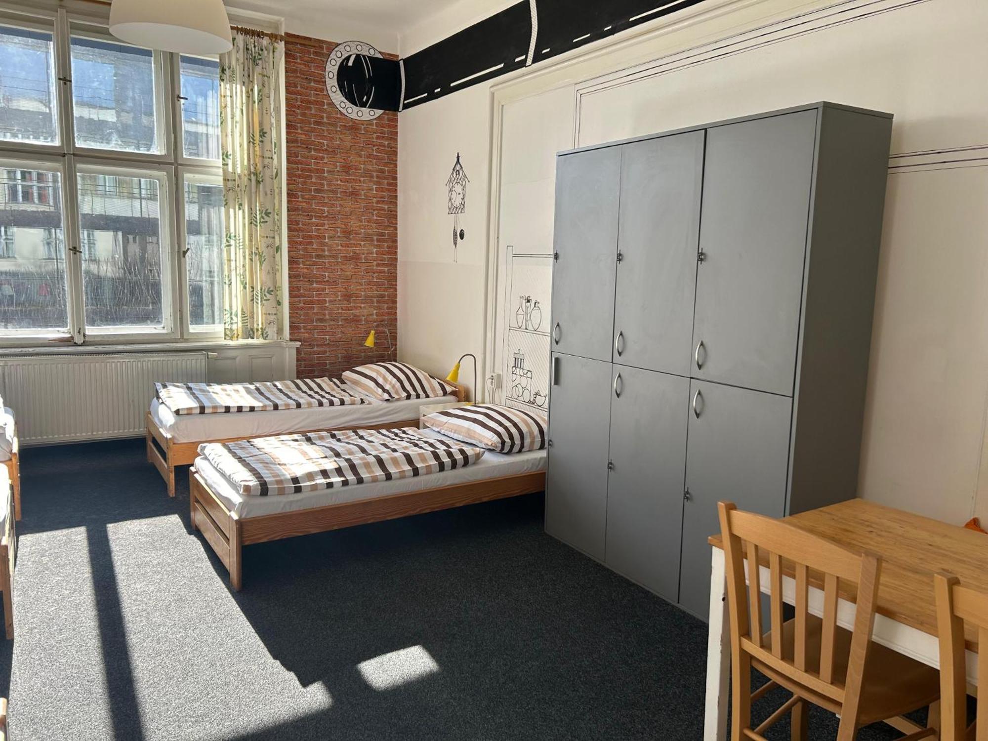 Hostel Downtown Прага Екстериор снимка