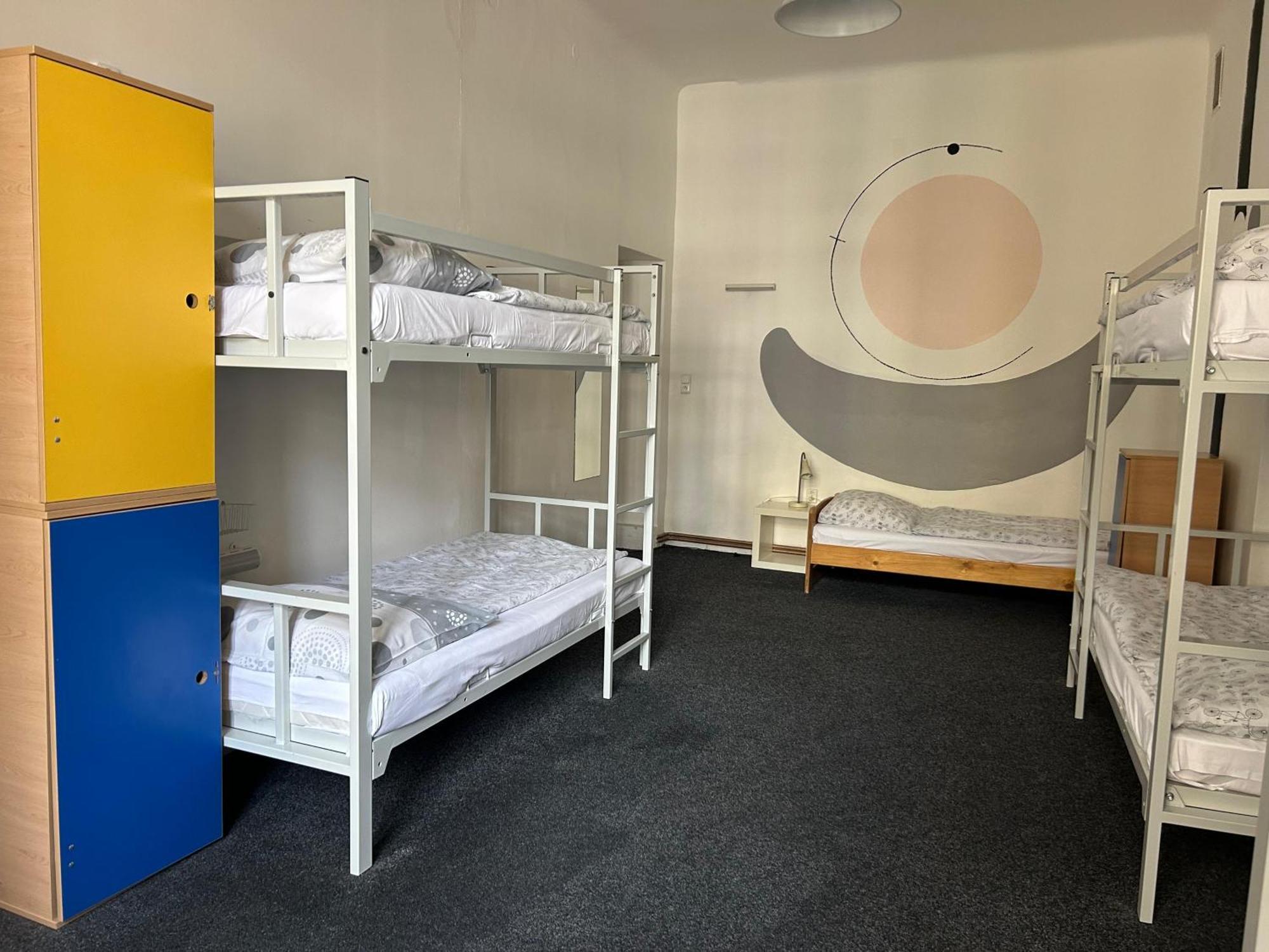 Hostel Downtown Прага Екстериор снимка
