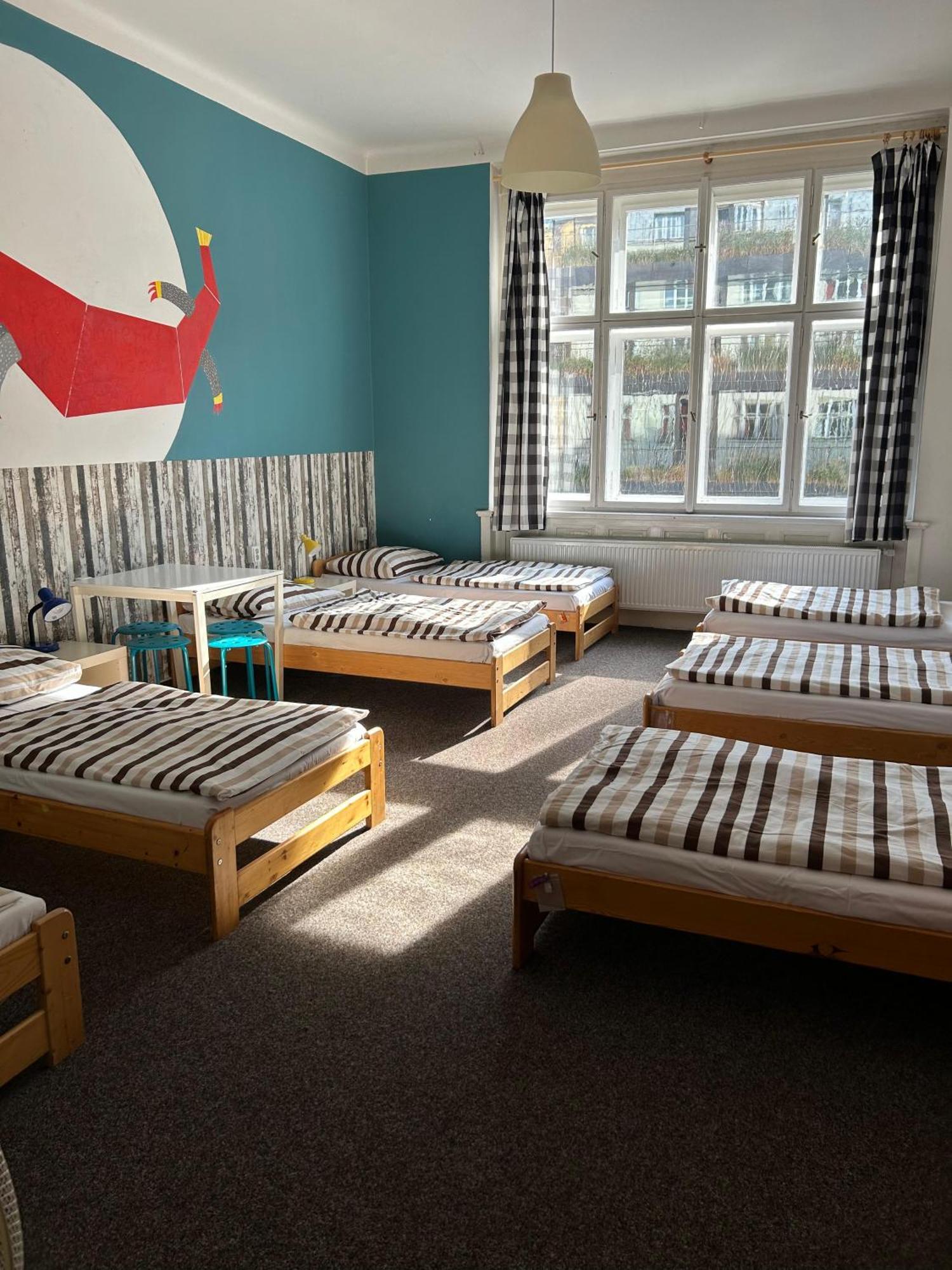 Hostel Downtown Прага Екстериор снимка