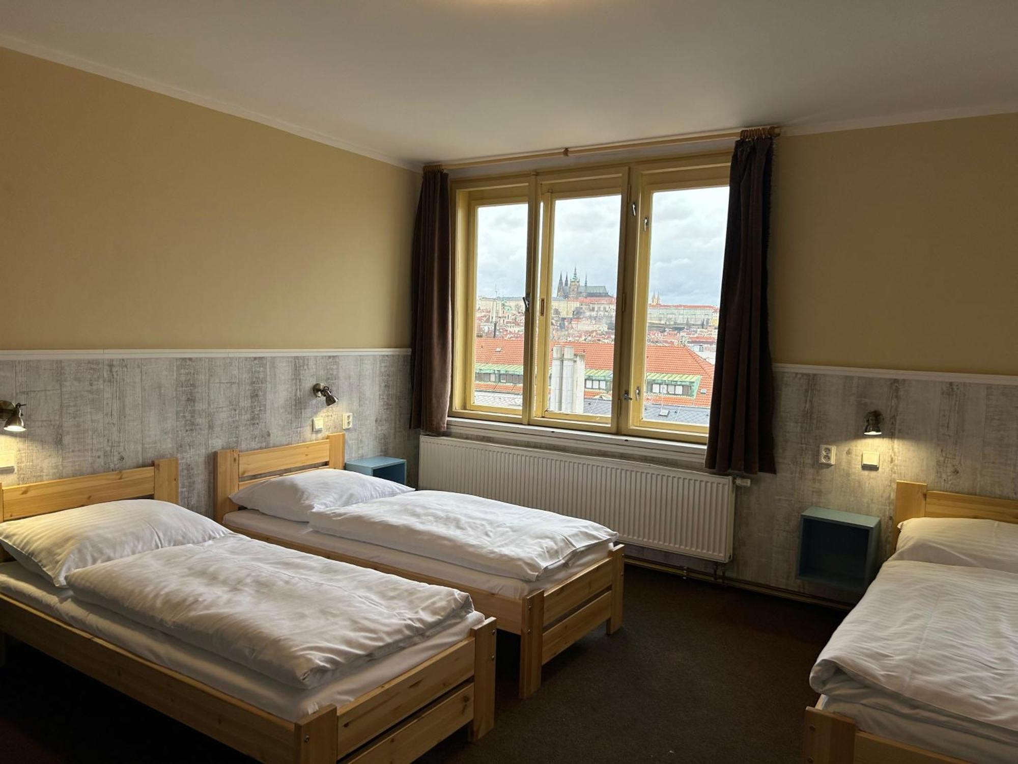 Hostel Downtown Прага Екстериор снимка
