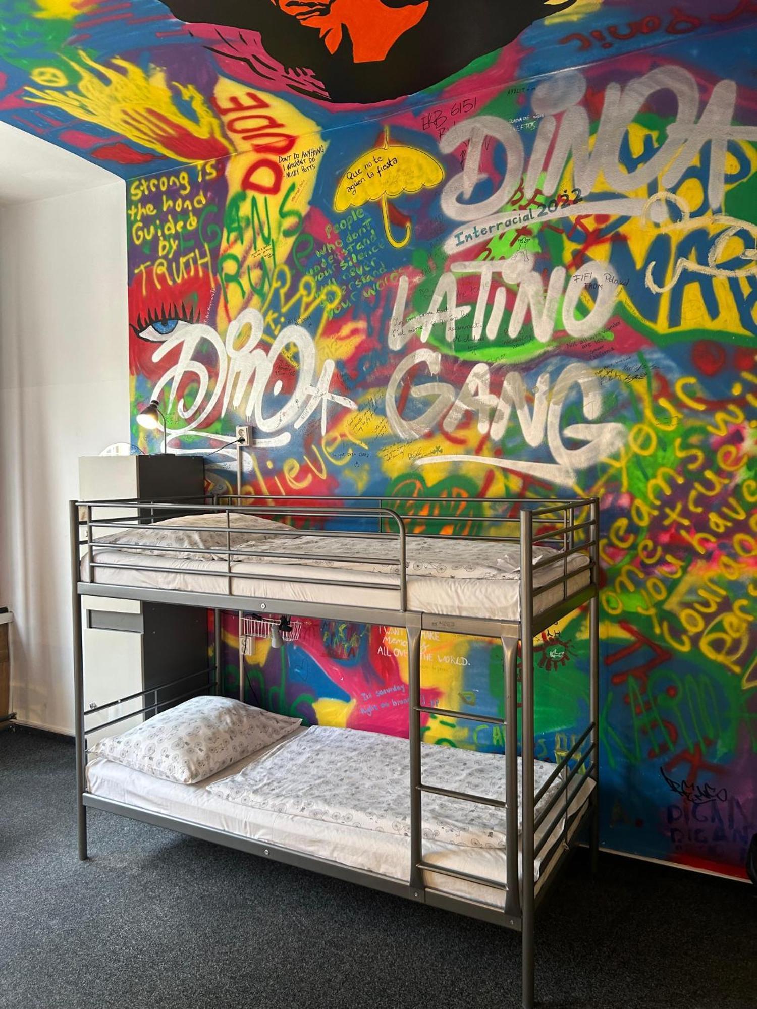 Hostel Downtown Прага Екстериор снимка