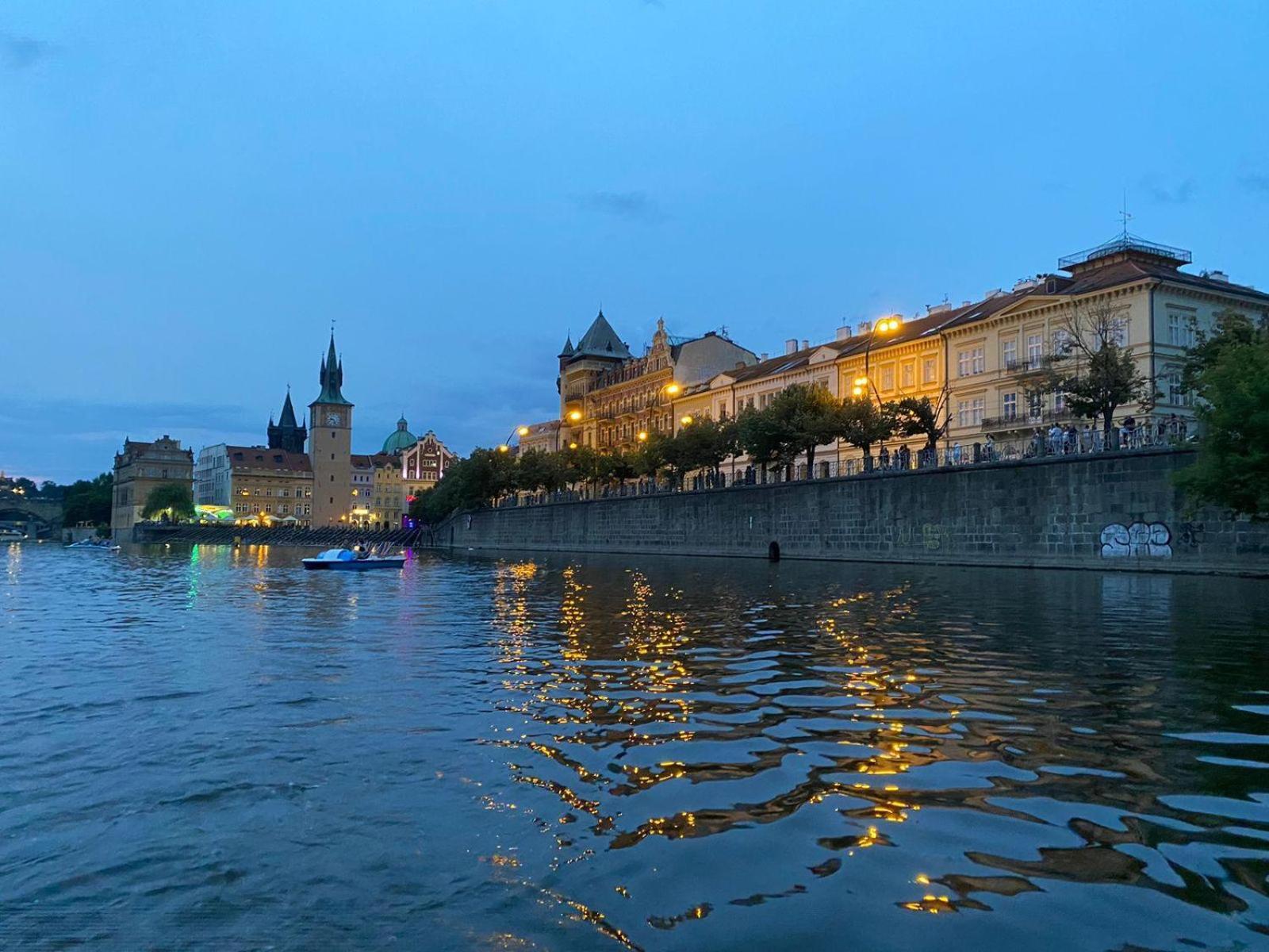 Hostel Downtown Прага Екстериор снимка
