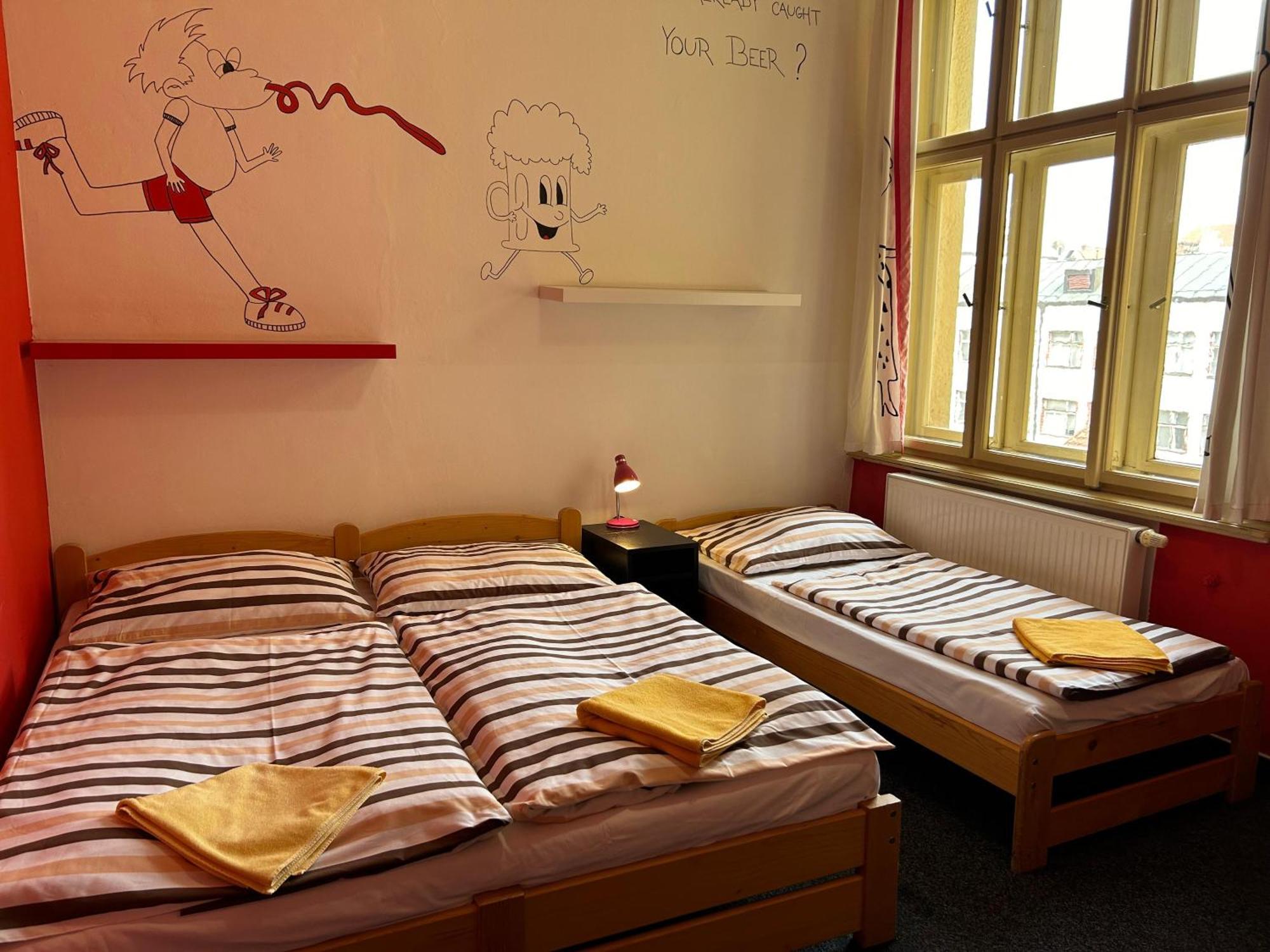Hostel Downtown Прага Екстериор снимка