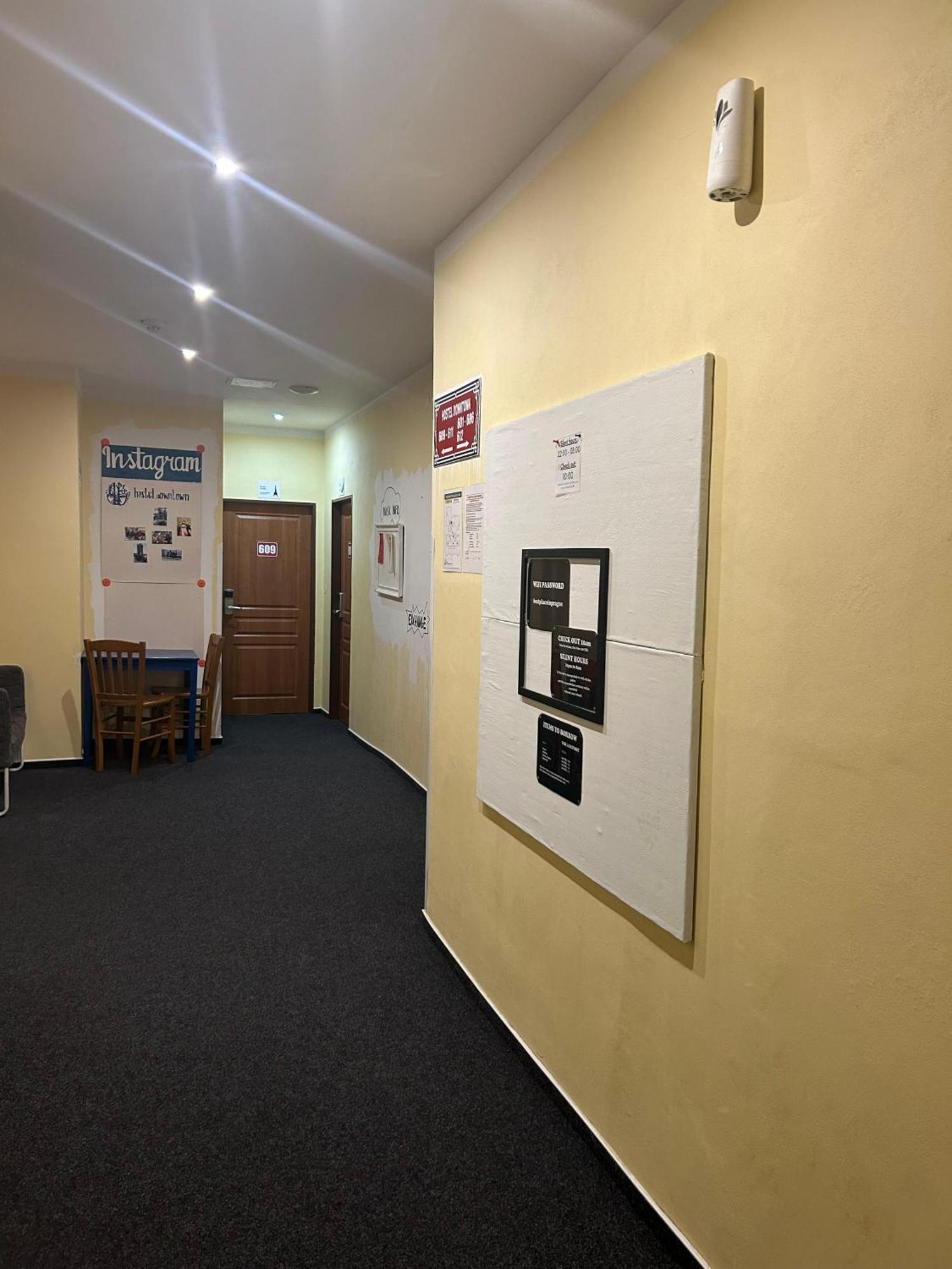 Hostel Downtown Прага Екстериор снимка