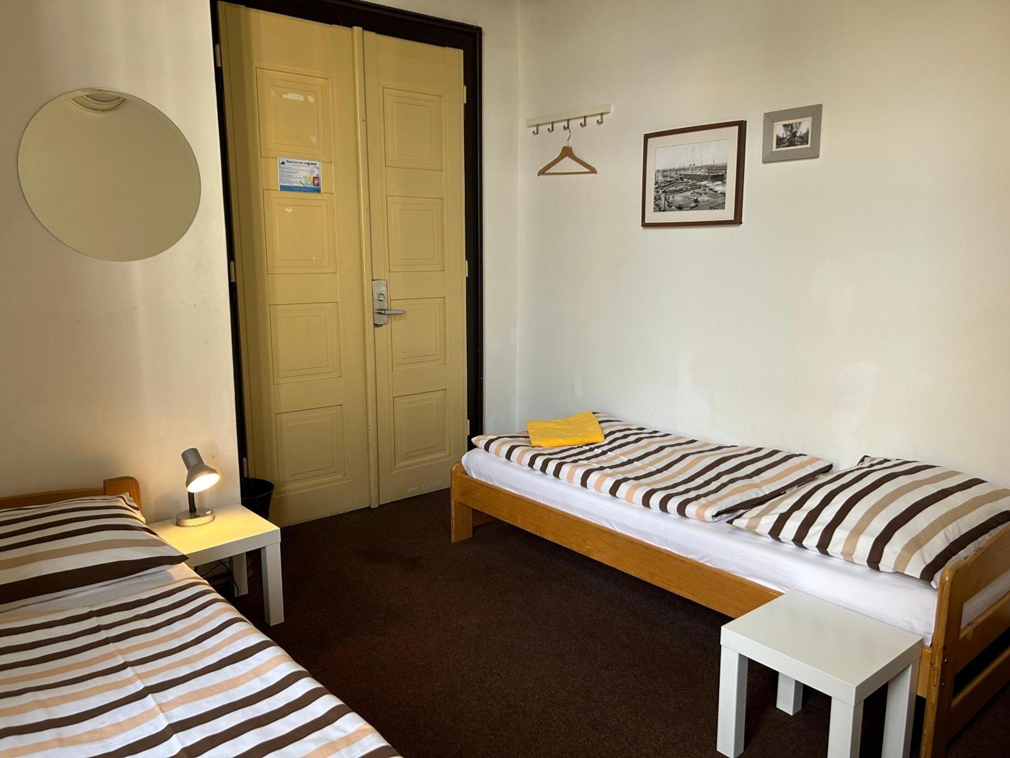 Hostel Downtown Прага Екстериор снимка