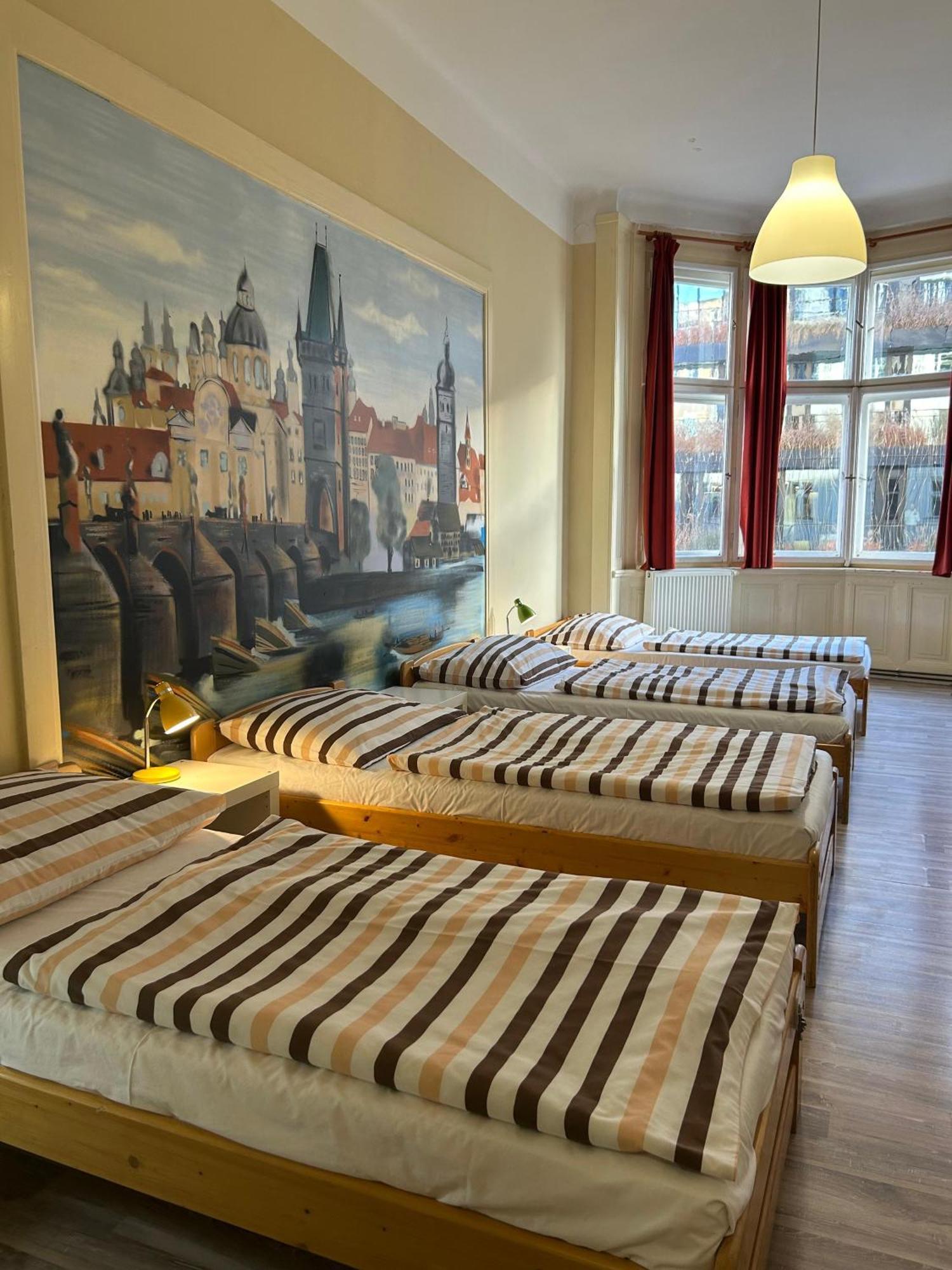 Hostel Downtown Прага Екстериор снимка