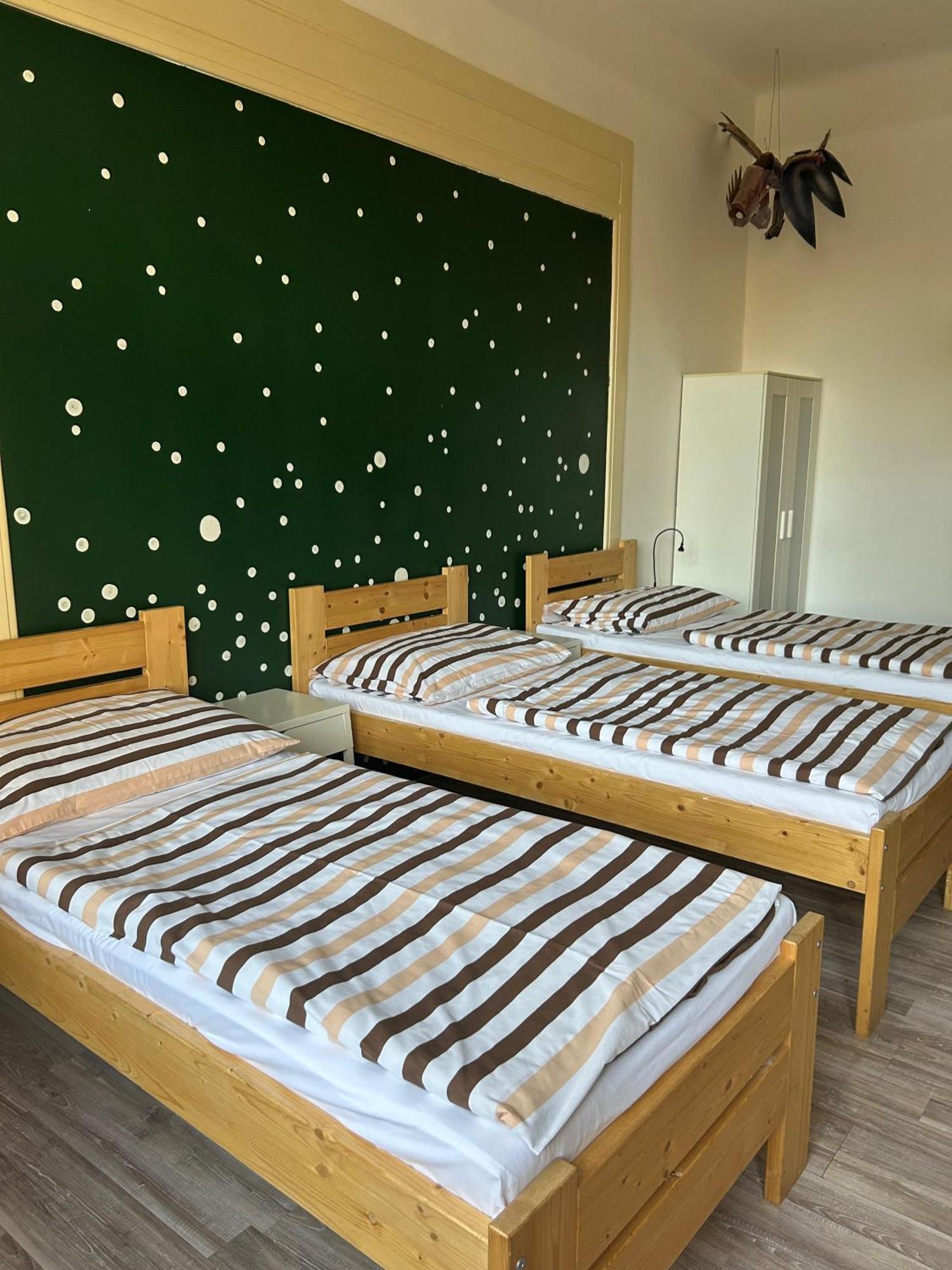 Hostel Downtown Прага Екстериор снимка
