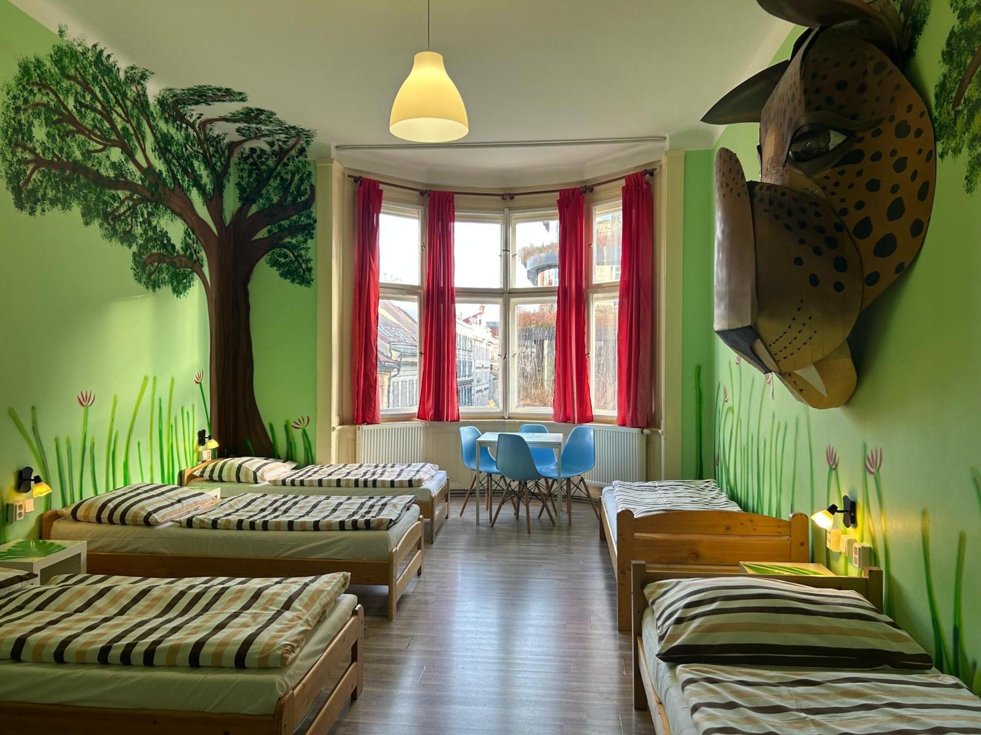 Hostel Downtown Прага Екстериор снимка