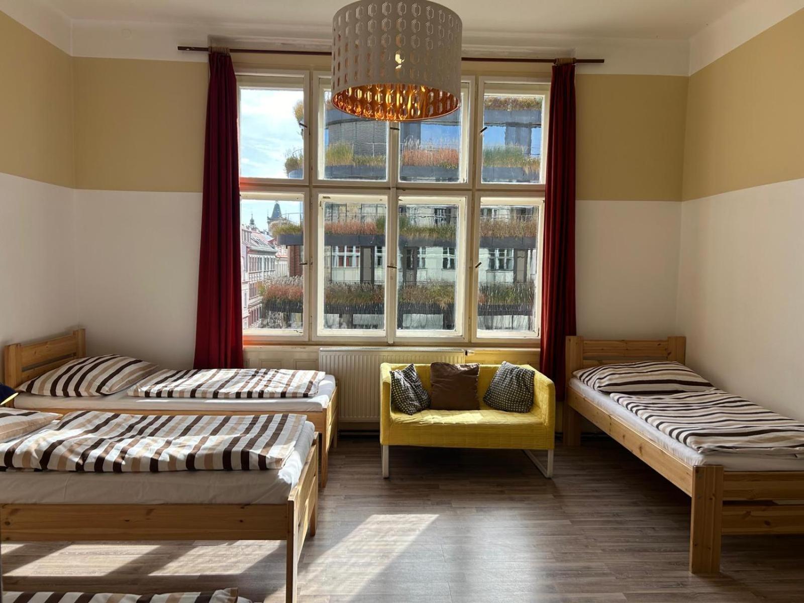 Hostel Downtown Прага Екстериор снимка