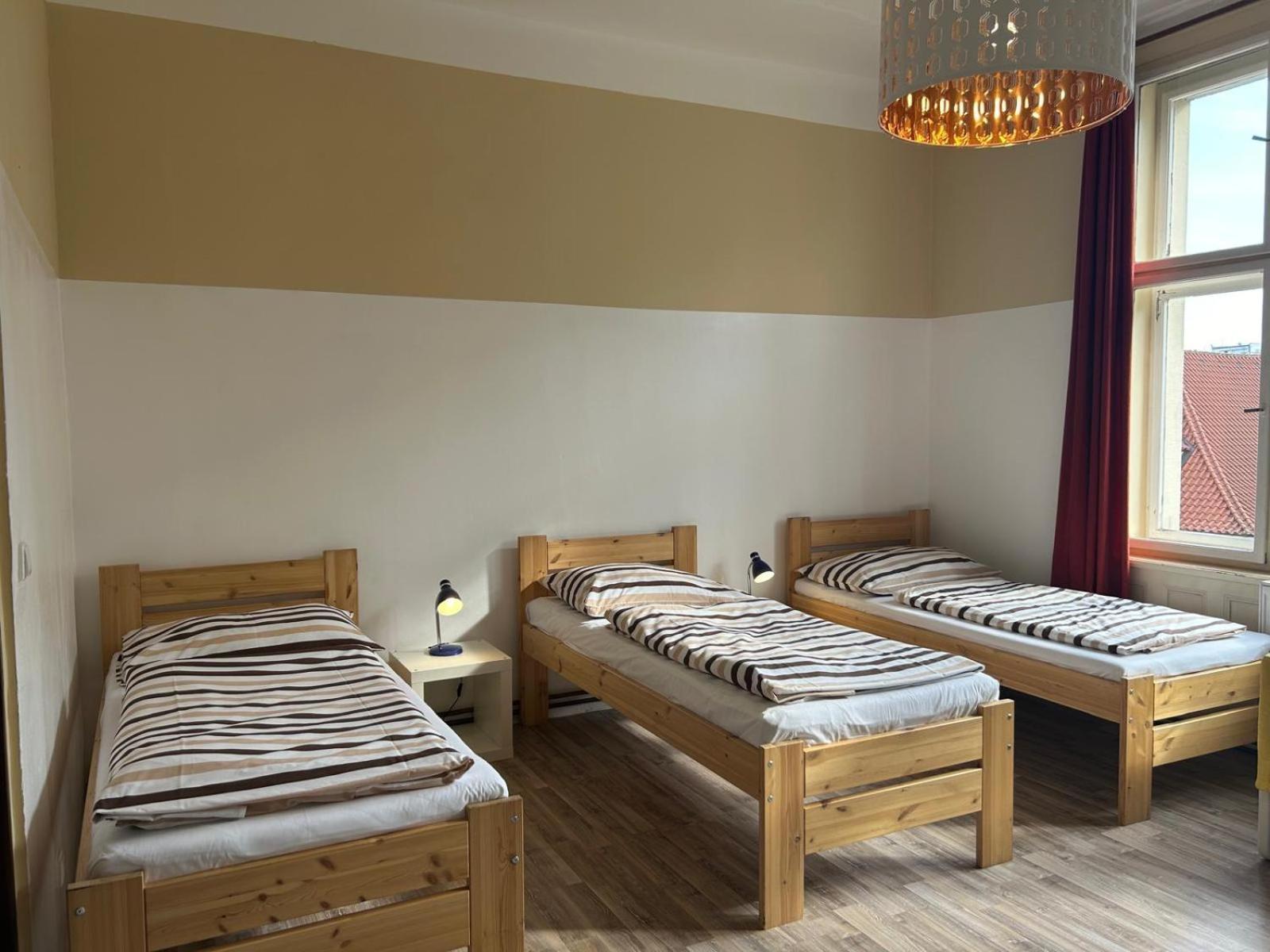 Hostel Downtown Прага Екстериор снимка