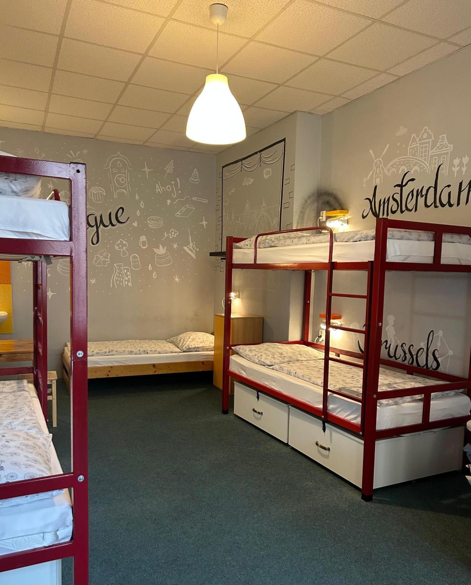 Hostel Downtown Прага Екстериор снимка