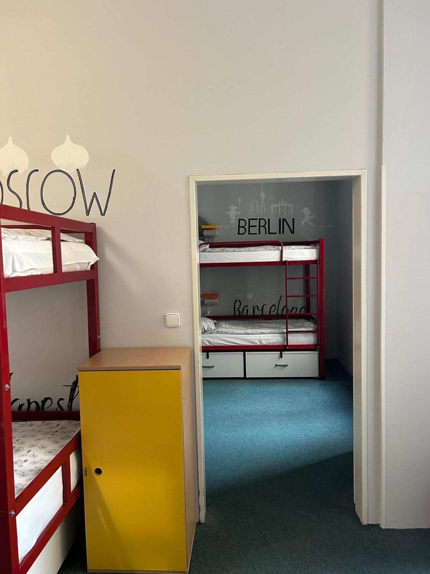 Hostel Downtown Прага Екстериор снимка