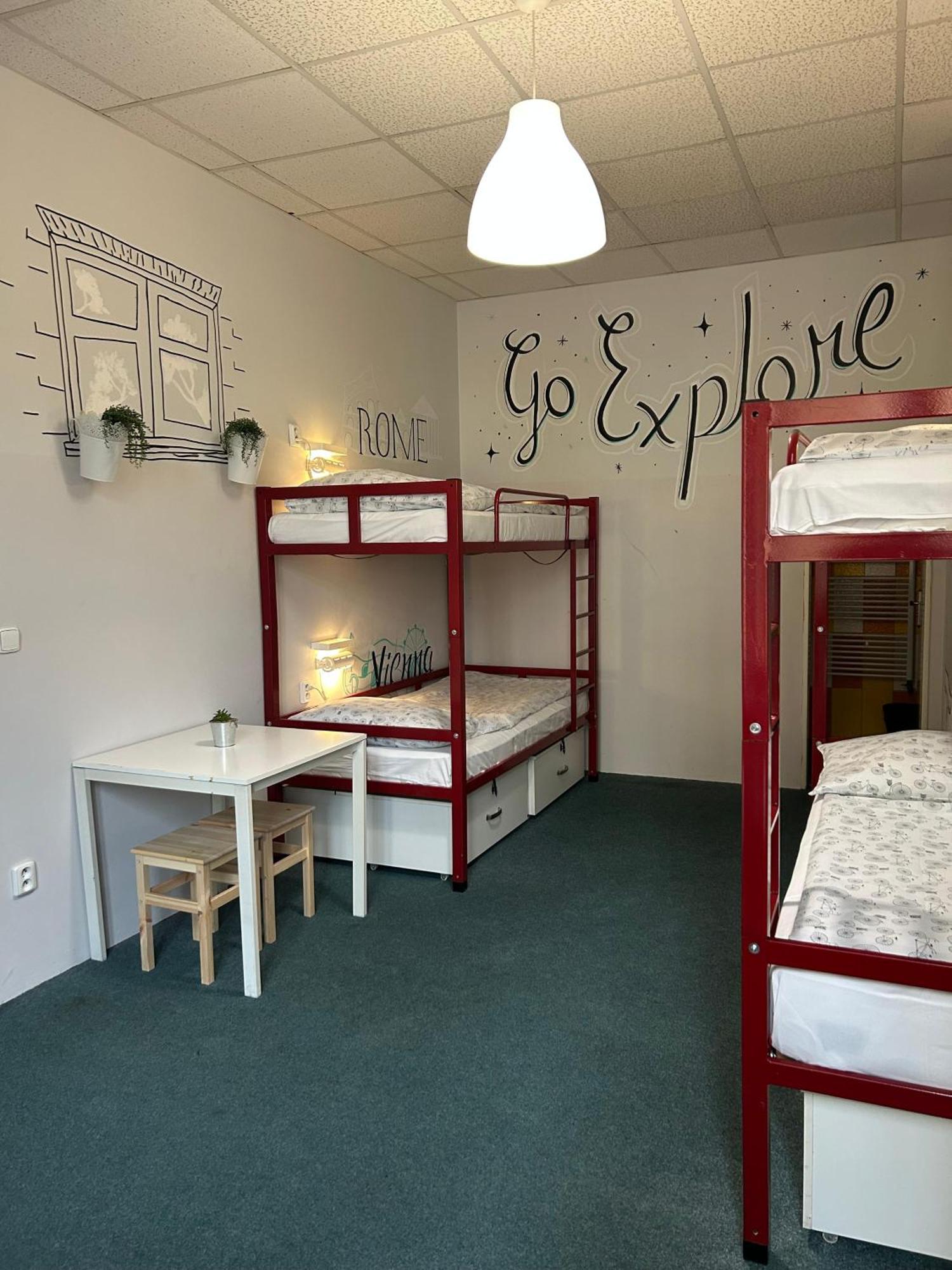 Hostel Downtown Прага Екстериор снимка