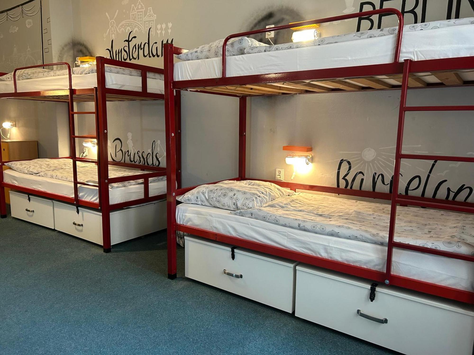 Hostel Downtown Прага Екстериор снимка