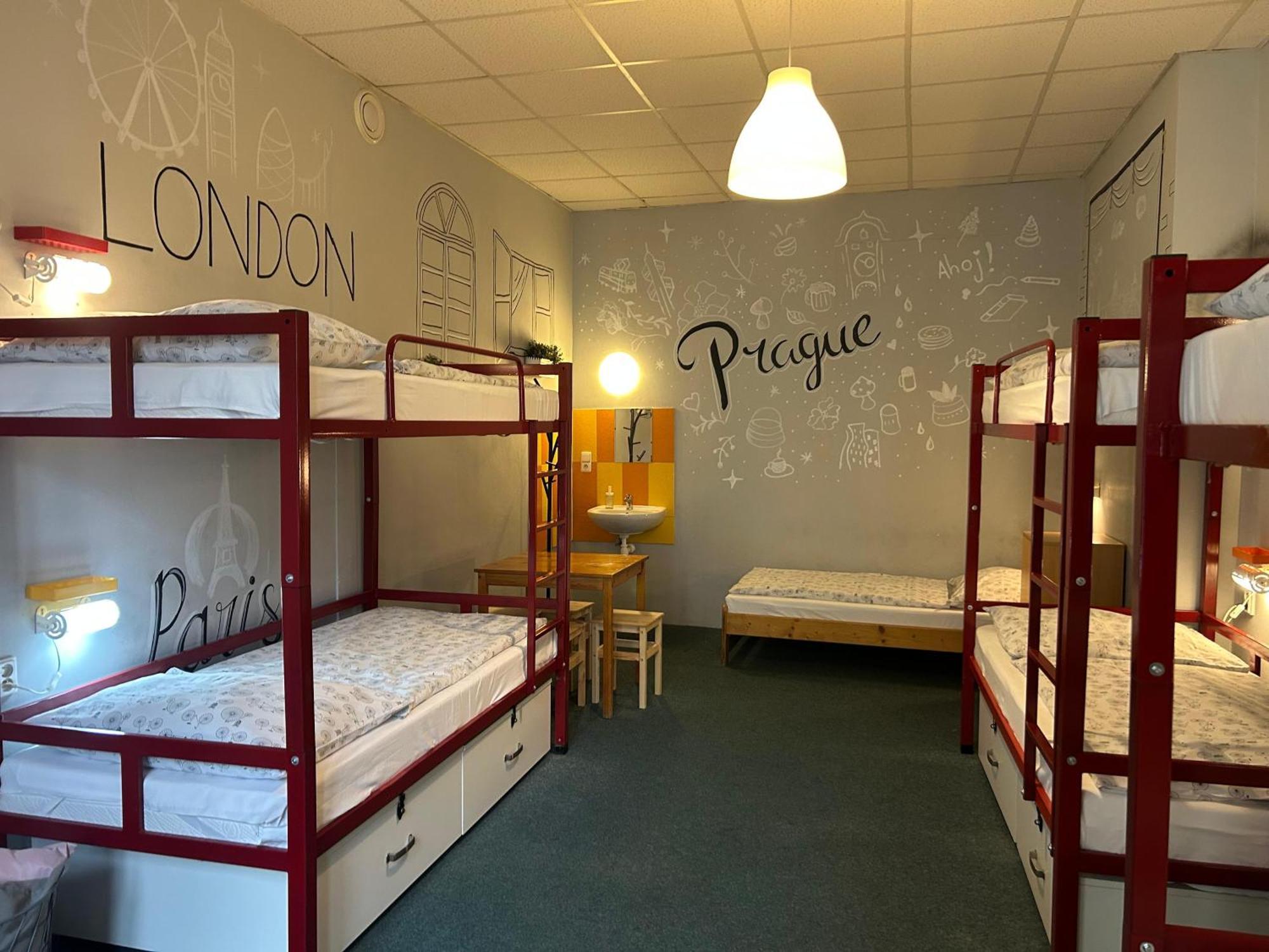 Hostel Downtown Прага Екстериор снимка