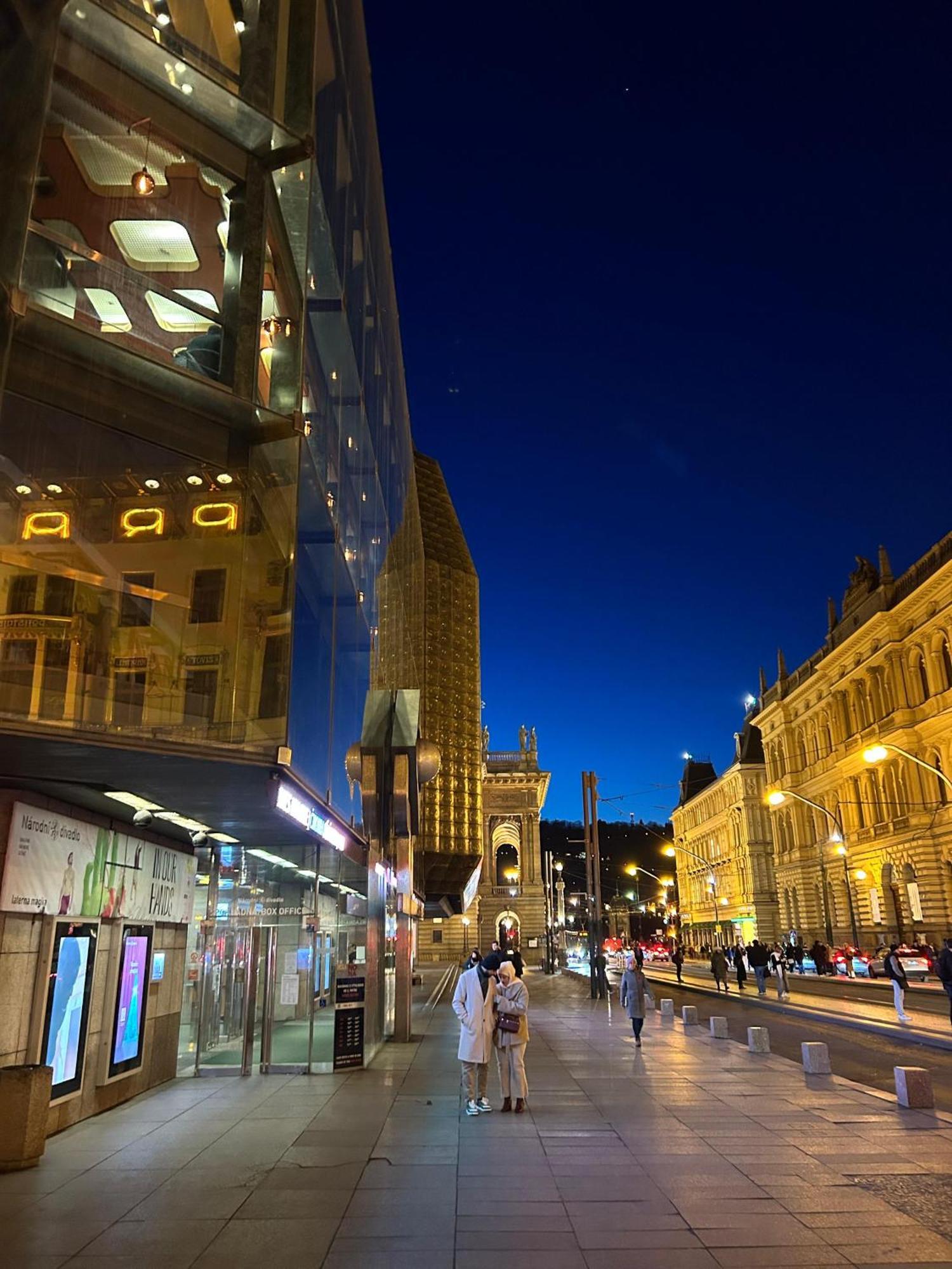 Hostel Downtown Прага Екстериор снимка