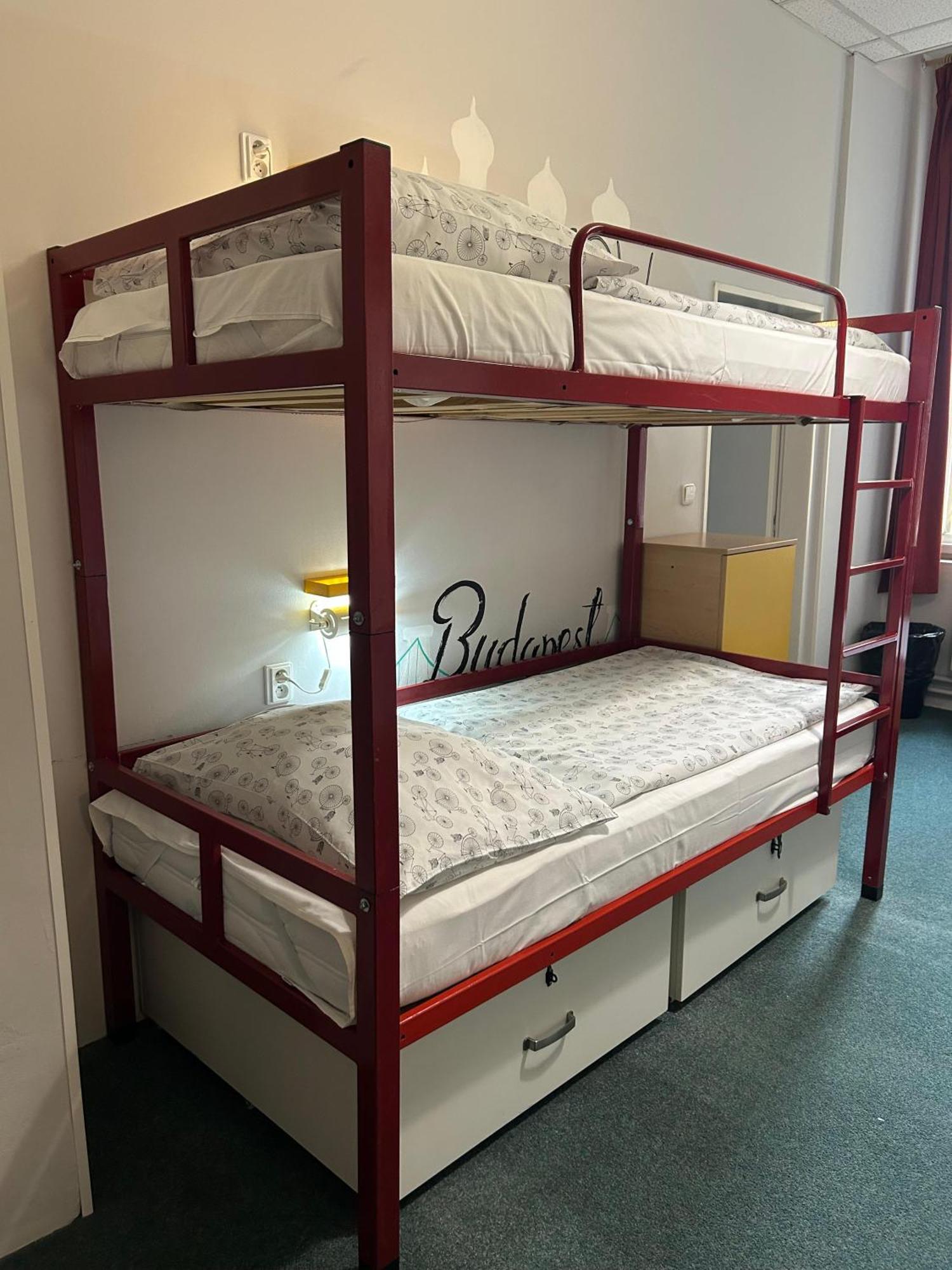 Hostel Downtown Прага Екстериор снимка
